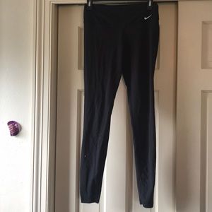 Black Nike leggings